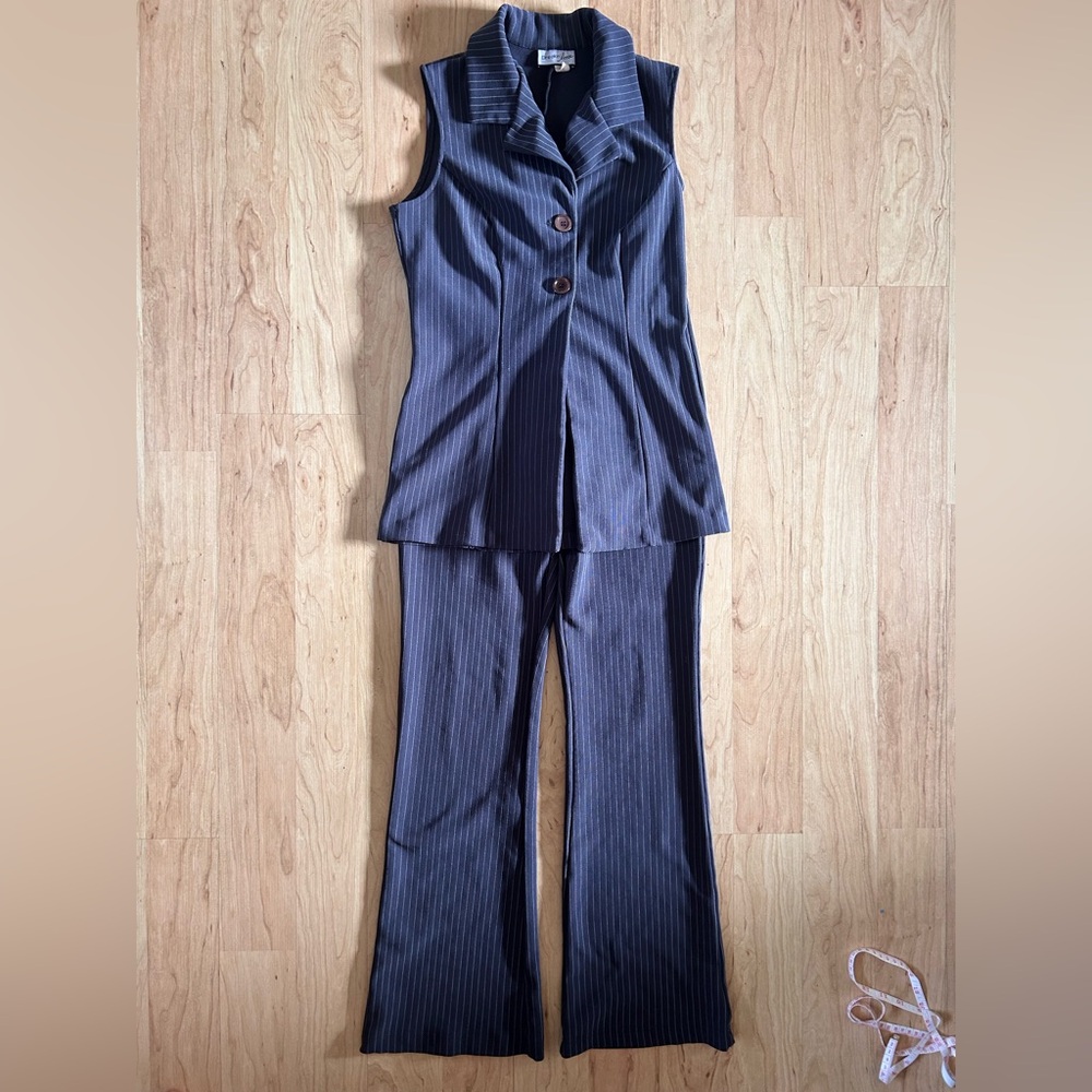 Women's Charcoal Grey Pinstripe Pantsuit Sleeveless Professional 9/10